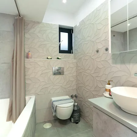 Foxy Summer House Alepou